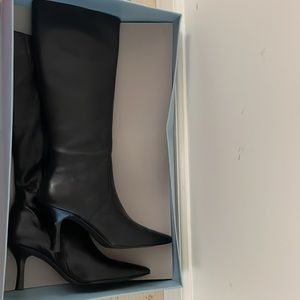 Black leather BP. 5.5 mid sized heel